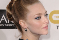 2013-hair-trend-in-action-amanda-seyfried-topknot-side